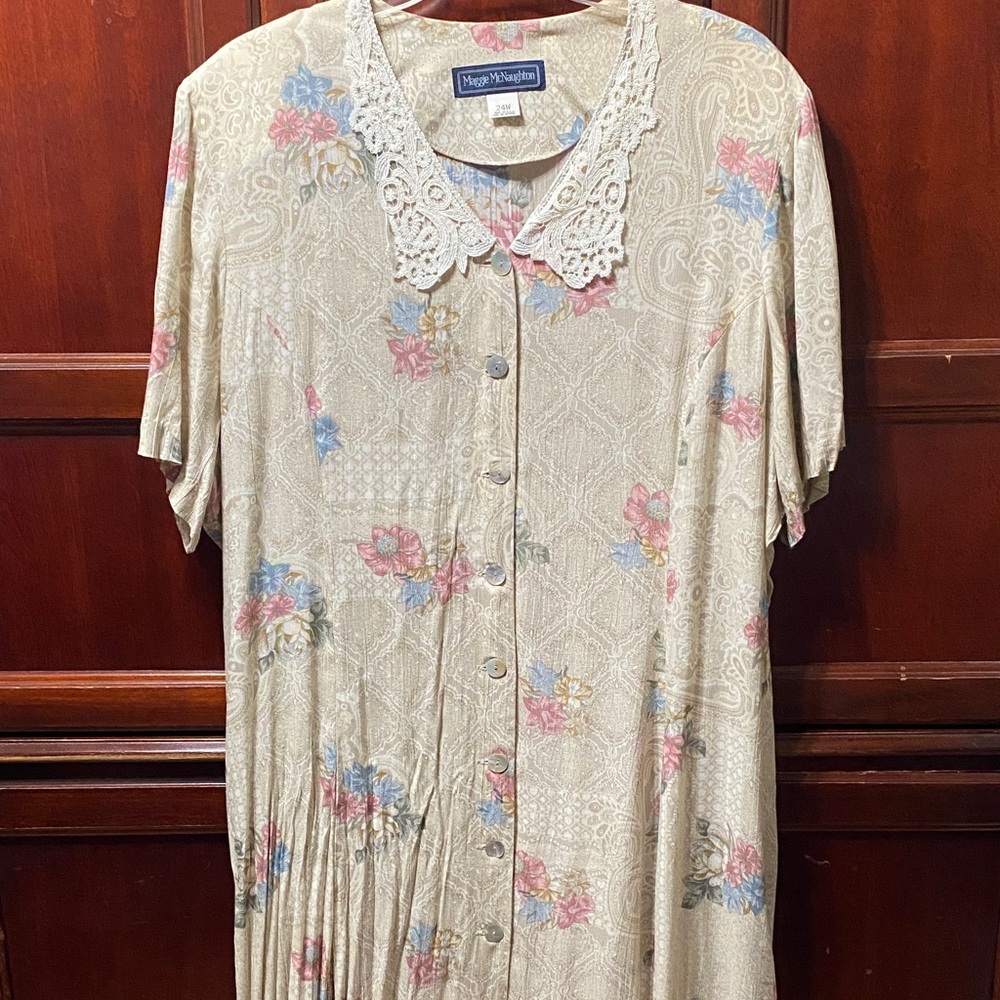 Maggie McNaughton Vintage Floral plus size 24W Button-Up Dress with Lace Collar